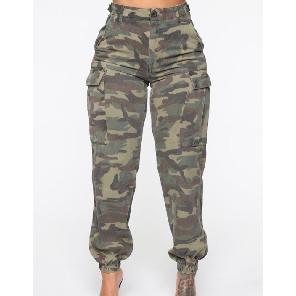 High Waisted Camo Pants - Picture 2 of 3